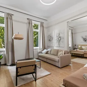 Stylish Apartment, Next To Schloss Belvedere Apartmán